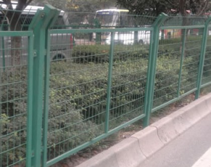 公路護(hù)欄網(wǎng)